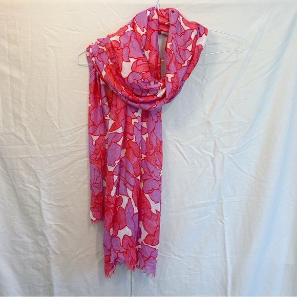 SOLD NWT Vera Bradley Scarf in Paradise Floral Lilac - Picture 2 of 6